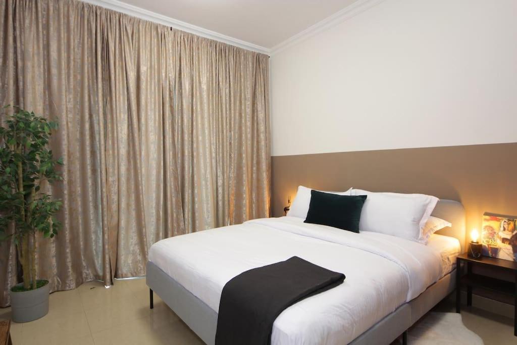 Entire Unit Hosted By Eco Prime Homes Apartment